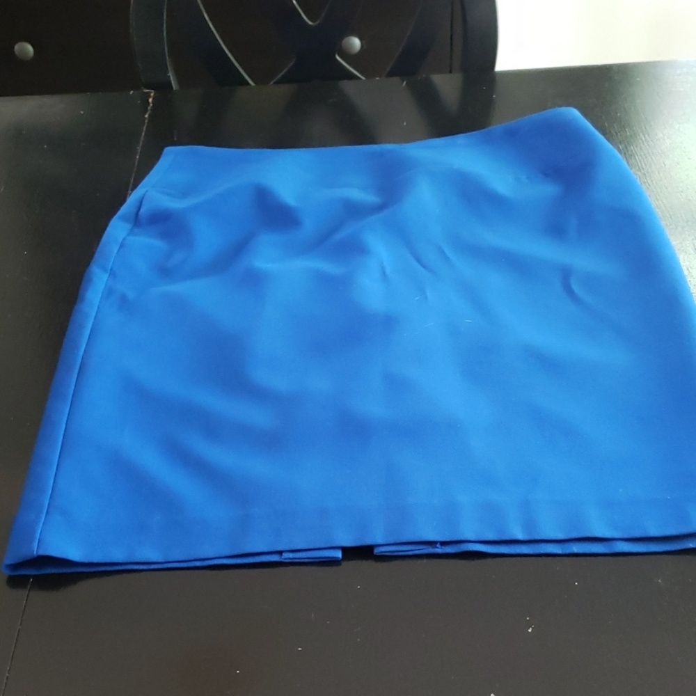 Alfani skirt, like new, royal blue